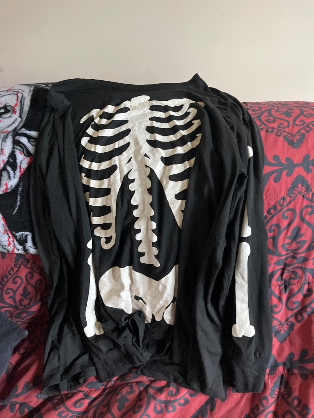 Women’s skeleton glow in dark top